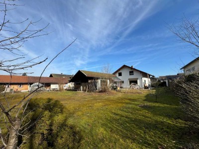 Bestlage Traunreut/St. Georgen: Einfamilienhaus mit gr. Grundstück und zusätzl. Baurecht für EFH