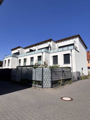 Exklusives, neuwertiges 5-Zimmer-Reihenhaus mit gehobener Innenausstattung und EBK in Großhabersdorf