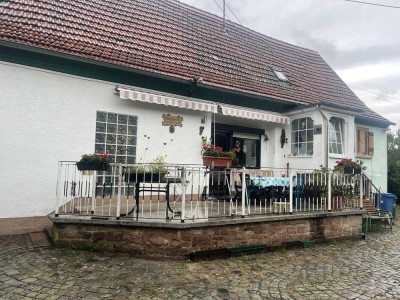 Einzigartiges Anwesen mit Charme und großem Ausbaupotenzial! Ideal für Individualisten, Handwerker!