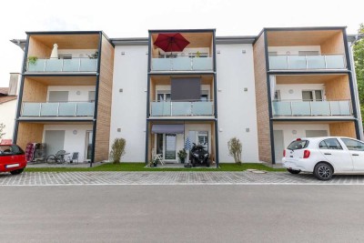 Neuwertig mit EBK und Terrasse: 1-Zi EG Wohnung mit gehobener Innenausstattung in Nittenau