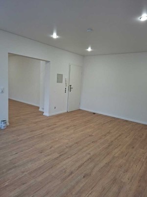 Sonnige 4-Zimmer Wohnung mit Balkon im 1. OG in Schwalbach