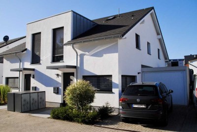 Neuwertige Doppelhaushälfte von 2021- modern, energieeffizient & sofort bezugsbereit!