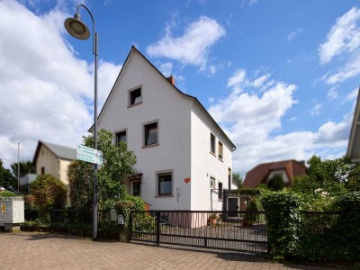 Für Großfamilien – mit acht Zimmern und schön eingewachsenem Garten