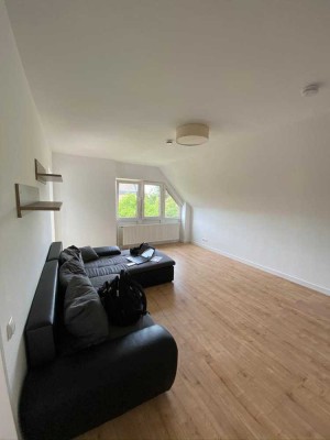 Lichtgeflutete Dachgeschosswohnung am Uniklinikum