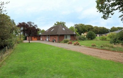 Geräumiger Winkelwalmdachbungalow in Wesseln - modernisiert und energieeffizient