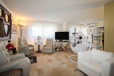Ihr neues Zuhause: Schöne 3-Zi.-Whg. mit Innenhof Loggia und 2 Garagenplätzen im Haus (in Miete)