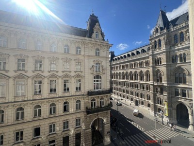 UNBEFRISTET - &lt;&gt; Repräsentative 7-Zimmer Altbauwohnung mit Blick auf das Rathaus – ca. 300 m² in bester Innenstadtlage - auch ideal als Büronutzung