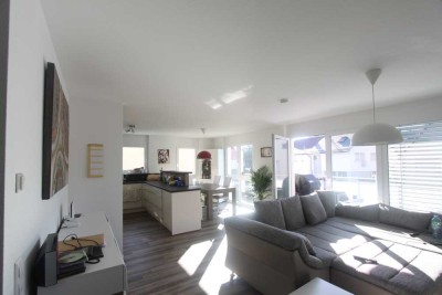 Hochwertige 3,5 Zimmer-Wohnung im 1. OG mit großem Balkon in Schöckingen