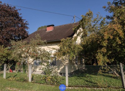 Charmantes Haus mit idyllischem Bauerngarten