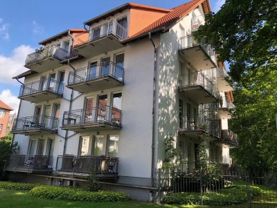 Südviertel-Kernstadt, Helle, gepflegte 2 ZKB mit 2 Balkonen Parkett, Blick ins Grüne und Fahrstuhl