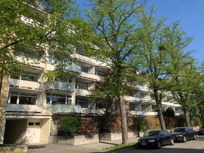 Bestlage: ruhige und helle 2,5 Zimmer-Wohnung mit 3 Loggien in Schwabing