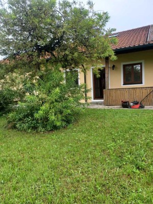 Pittenhart lichtdurchflutete EG 2-Zi Wohnung, Keller und Garten