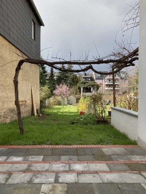 4-Raum-Wohnung mit EBK, 2 Bädern, 2 Terrassen u. Garten