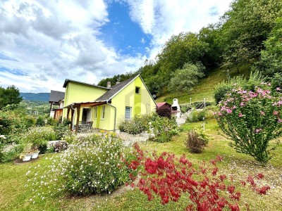 TOP SANIERT MIT BERGBLICK UND EIGENEM WALD