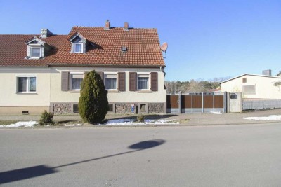 Charmante DHH inkl. Nebengebäude mit großem Gartengrundstück in idyllischer Lage von Burgstall