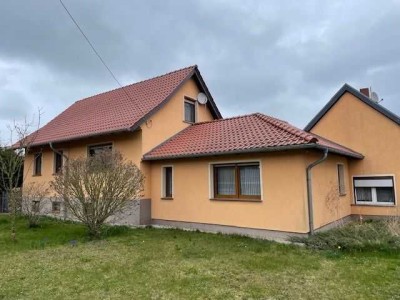 Schönes Einfamilienhaus mit viel Gestaltungsmöglichkeiten und ruhig gelegen in  Langenneuendorf