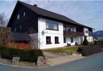 325000 € - 250 m² - 7.0 Zi. in guter Lage (Südhang)
Günstiges Wohnen durch Mieteinnahmen