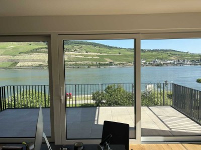 Direkte Rheinlage, hochwertige 3 Zimmerwohnung mit top Ausstattung