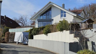 Geräumiges, günstiges 8-Zimmer-Einfamilienhaus mit geh. Innenausstattung und EBK