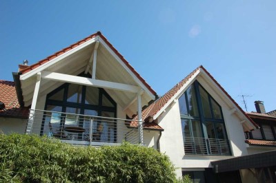 Wunderschöne, sonnige  zweigeschossige Wohnung mit Balkon