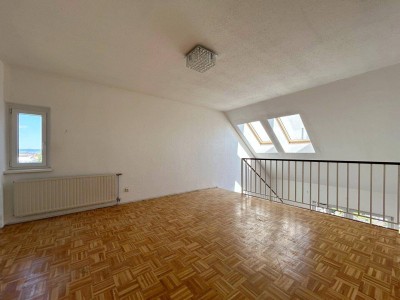 ENTDECKEN SIE IHR TRAUMZUHAUSE - HELLE DACHGESCHOSSWOHNUNG ÜBER 2 ETAGEN MIT TOLLEM FLAIR