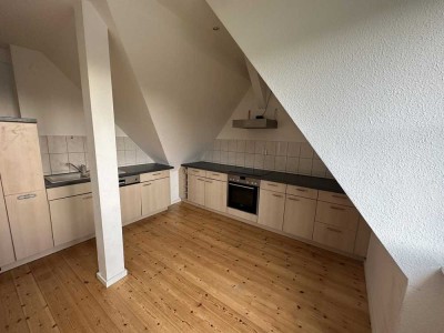 Helle 2-Zimmer-Wohnung im Dachgeschoss – zum Wohlfühlen gemacht