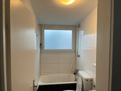 Charmante 1-Zimmer DG-Wohnung mit Balkon und Einbauküche in Stuttgart-Weilimdorf