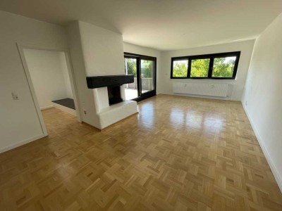 Helle Wohnung im 2.OG mit Dachterasse, PKW-Stellplatz und Loggia