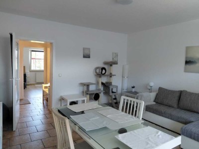 Schöne, helle 2,5 Zimmer Wohnung in zentraler Lage