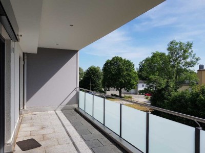 ... Nahe Altstadt - geräumige 2-Zimmer-Wohnung mit großem Balkon + Lift ...