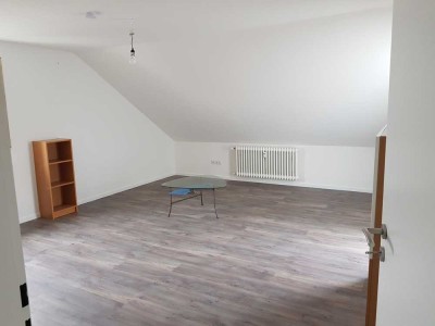 Freundliche 4-Zimmer-DG-Wohnung mit Balkon in Strullendorf