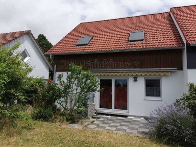 Familienfreundliche Doppelhaushälfte mit 2 Terrassen und Carport