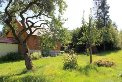 Großes Haus auf wunderschönem Grundstück - ideal für ein bis zwei Familien!