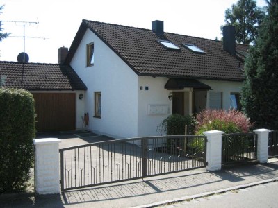 Traumhafte sonnige Parterrewohnung, großer Garten mit Freisitz und Gartenhaus