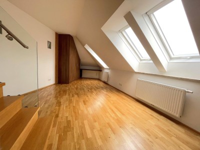 MARIATROST: hochwertig sanierte 2-Zimmer Wohnung mit Parkplatz!