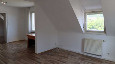 Großzügige, schön modernisierte Dachgeschosswohnung