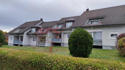 Freundliche 2-Zimmer-EG-Wohnung mit Balkon, Einbauküche und Garage in Bad Steben