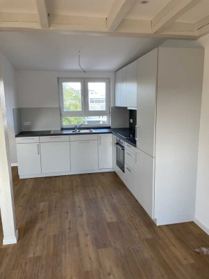 sanierte 2-Zimmer-DG-Wohnung in guter Lage von Winnenden
Einzelgarage, Stellplatz, Küche, ab Feb. 2