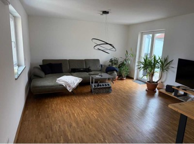 Stilvolle, neuwertige 3-Zimmer-Wohnung mit geh. Innenausstattung, Balkon, TG & EBK in Ingolstadt Süd