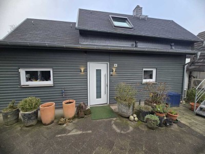 Kleines Fachwerkhaus mit gehobener Innenausstattung in Solingen-Gräfrath