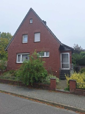 Freistehendes, sehr gut gelegenes Einfamilienhaus mit Garage in Erkelenz, sanierungsbedürftig