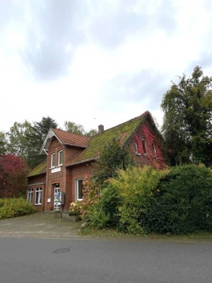 Sanierungsbedürftiges Mehrfamilienhaus in Avendorf auf großem Grundstück zzgl. freiem Baugrundstück