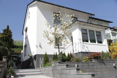Neu saniertes Einfamilienhaus in bevorzugter Wohnlage in Bad Neuenahr mit hochwertiger Ausstattung