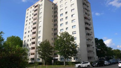 ++SCHÖNE WOHNUNG MIT 2 BÄDERN UND MODERATEM HAUSGELD 446,- € ABER MIT PARTIELLEM WASSERSCHADEN++