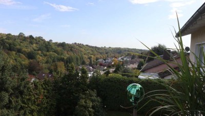 Großzügige, helle 4-Zimmerwohnung mit Balkon & Fernblick in Bad Soden-Altenhain zu vermieten