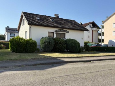 Bezugsfreies Einfamilienhaus mit großer Terrasse, Garage und schönem Garten