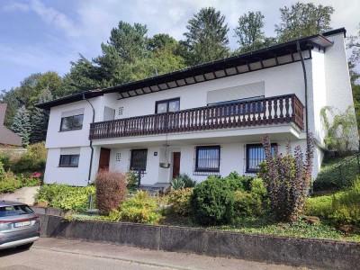 Großzügiges Haus mit schönem Garten, Hanglage, oberste Straße mit Blick in die Rheinebene