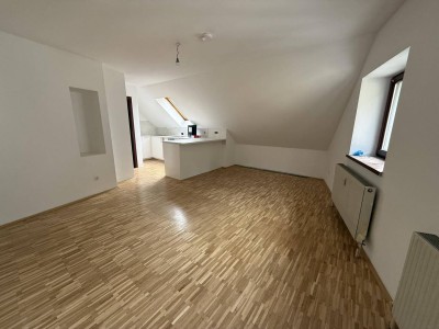 Deutschfeistritz, tolle 2-Zimmer-DG-Wohnung in ruhiger zentraler Lage zu beziehen