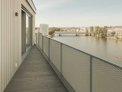 Ein Rückzugsort mit Wow-Faktor – exklusives Penthouse direkt an der Spree mit 2 Terrassen