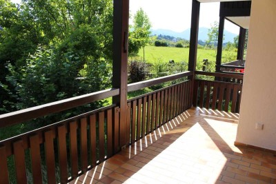 Neu renovierte 2 Zimmer- Wohnung mit großem Südbalkon,Bergblick.